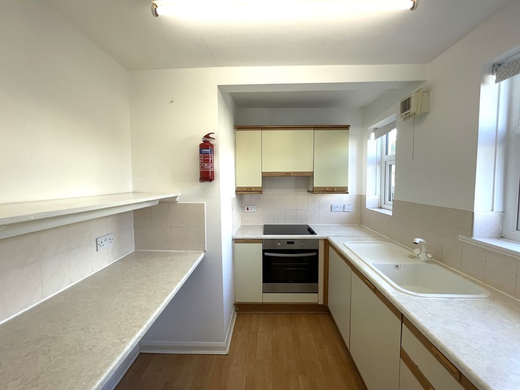 Property photo 3 of 6 Kitchen (1)
