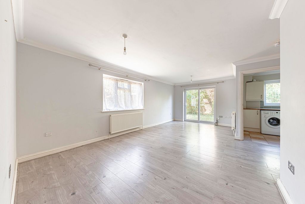 Property photo 3 of 20 Living Room/Dining Room (2)
