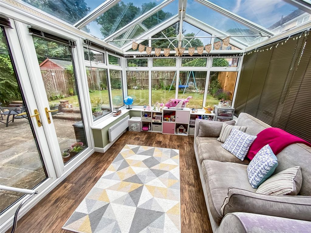 Property photo 3 of 16 Conservatory.Jpg