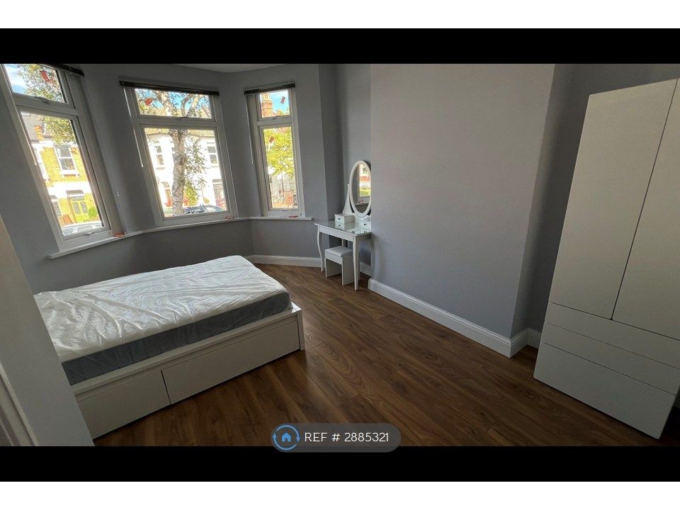 Property photo 2 of 11 Bedroom 1