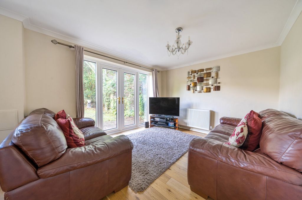 Property photo 2 of 14 1349302-18-68B9c7...