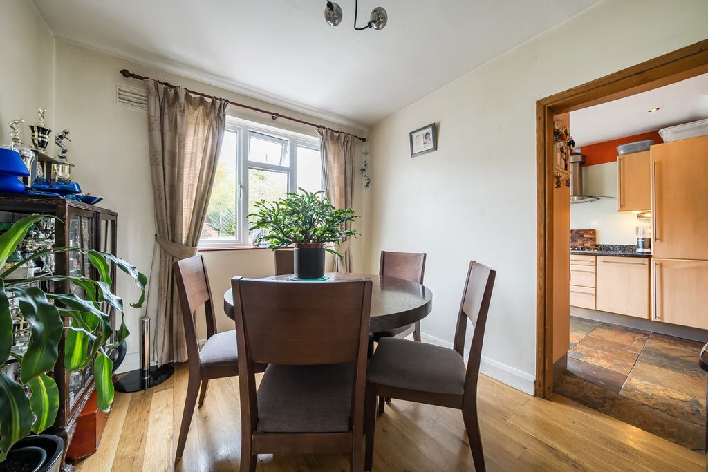 Property photo 3 of 11 Dining