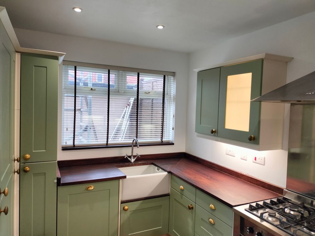 Property photo 3 of 9 Kitchen