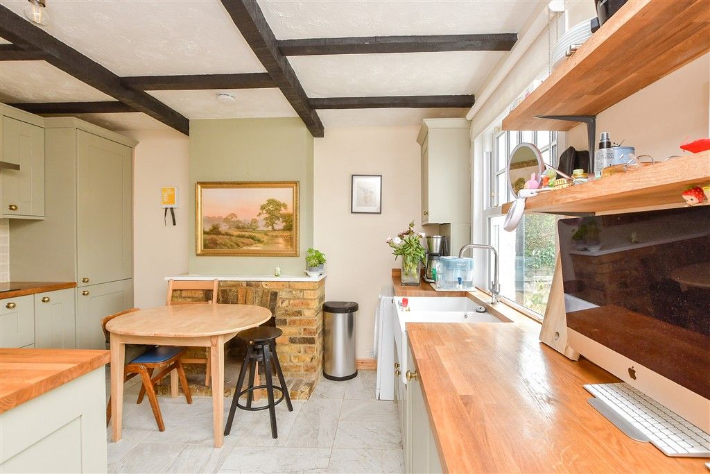 Property photo 1 of 11 Kitchen