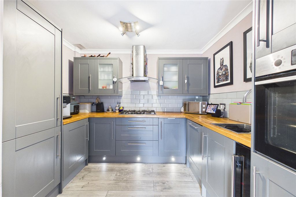 Property photo 3 of 13 Kitchen