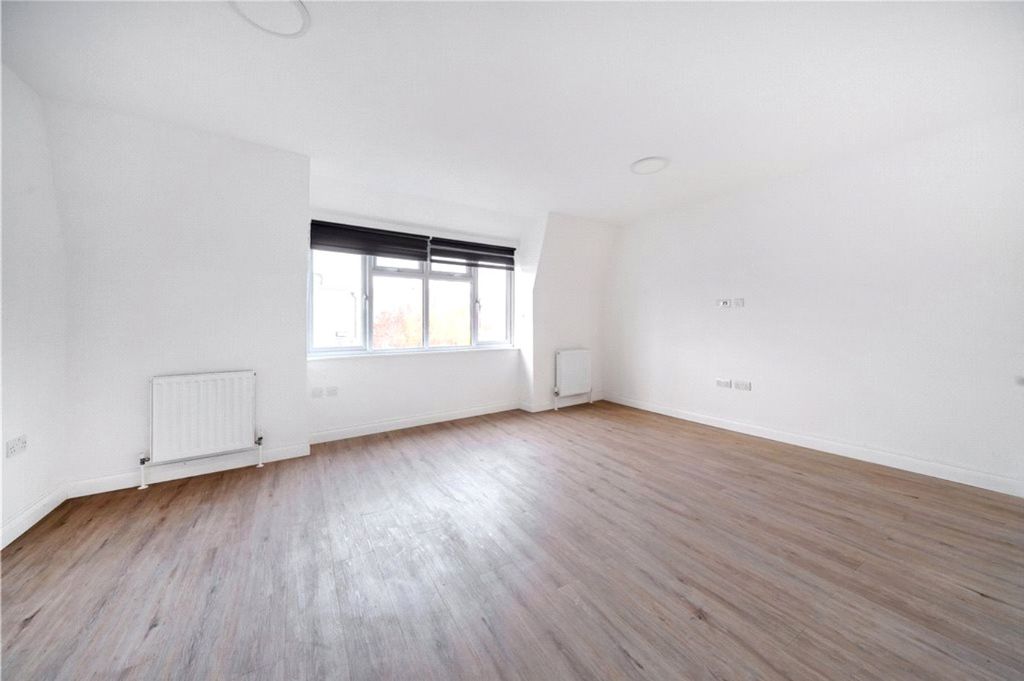 Property photo 3 of 18 Reception