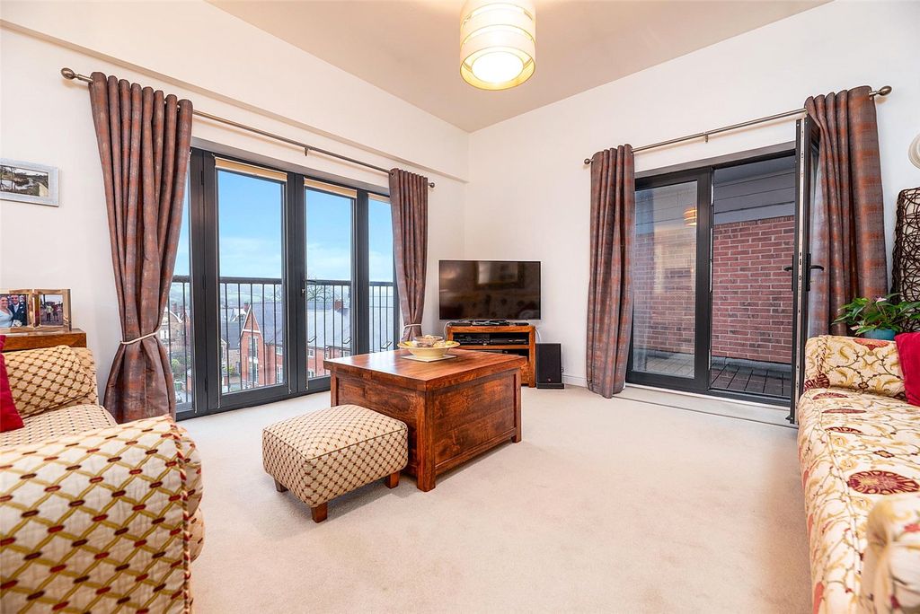 Property photo 3 of 18 Picture No. 06