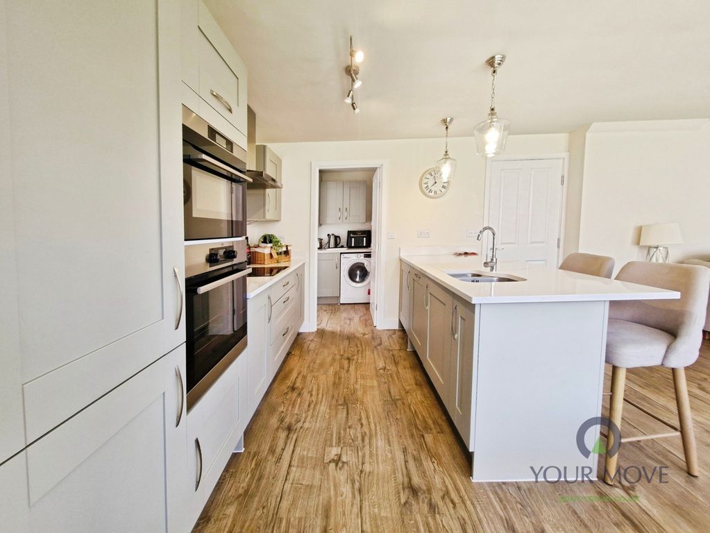 Property photo 3 of 24 Kitchen