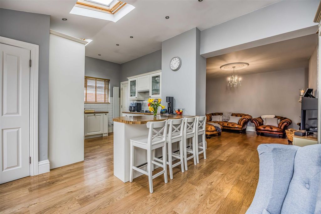 Property photo 3 of 28 105 Kirby Road, Copnor-Small-Porticomarketing-Sold