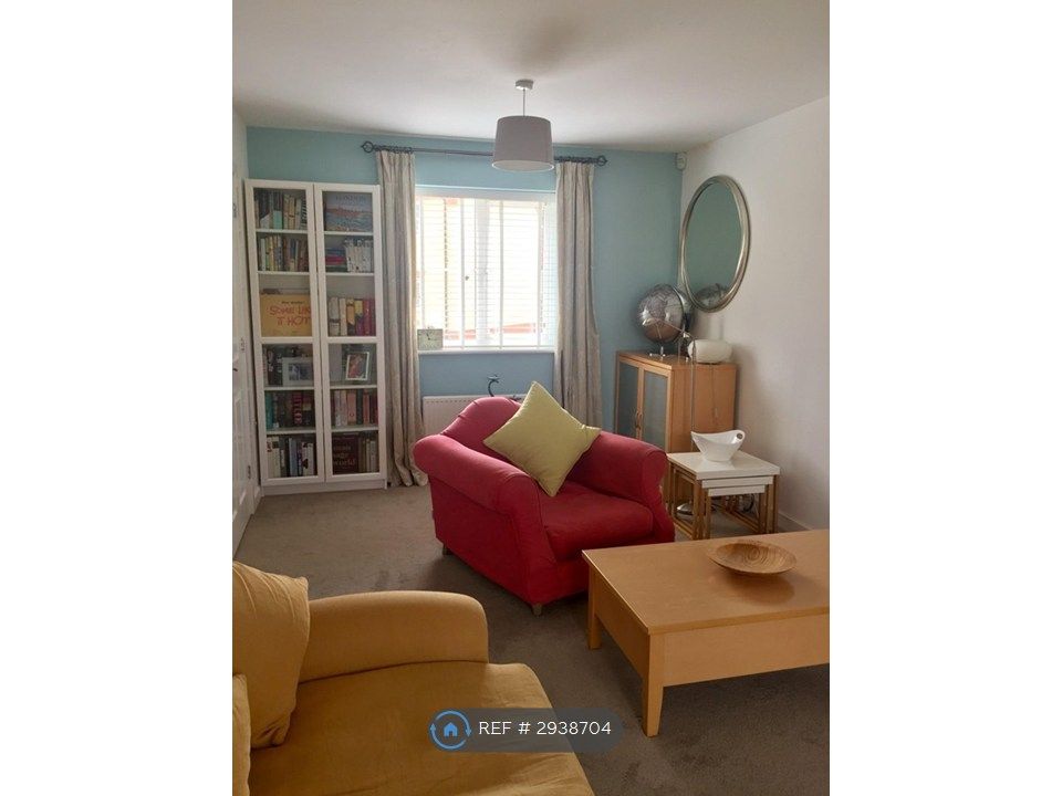 Property photo 3 of 18 Living Room