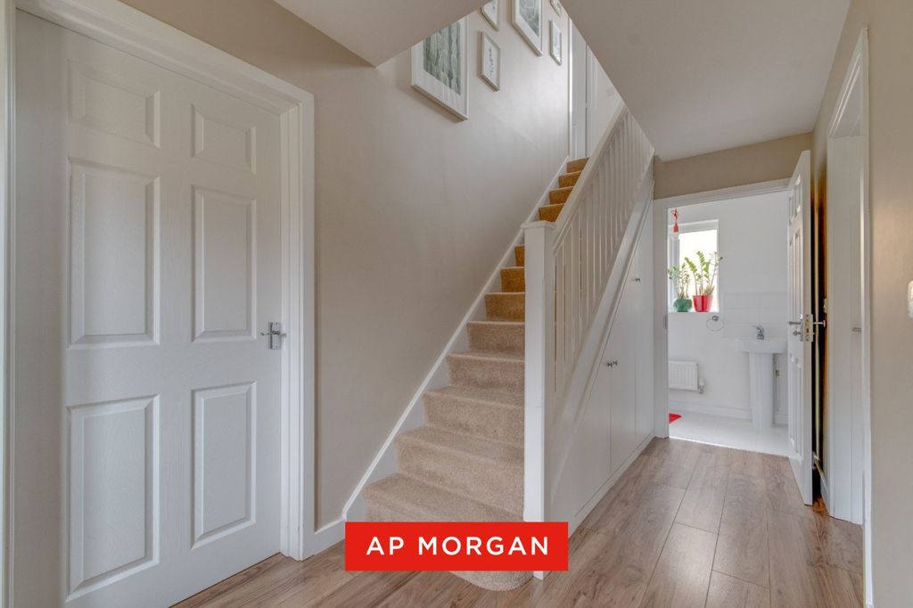 Property photo 2 of 17 Picture No. 37