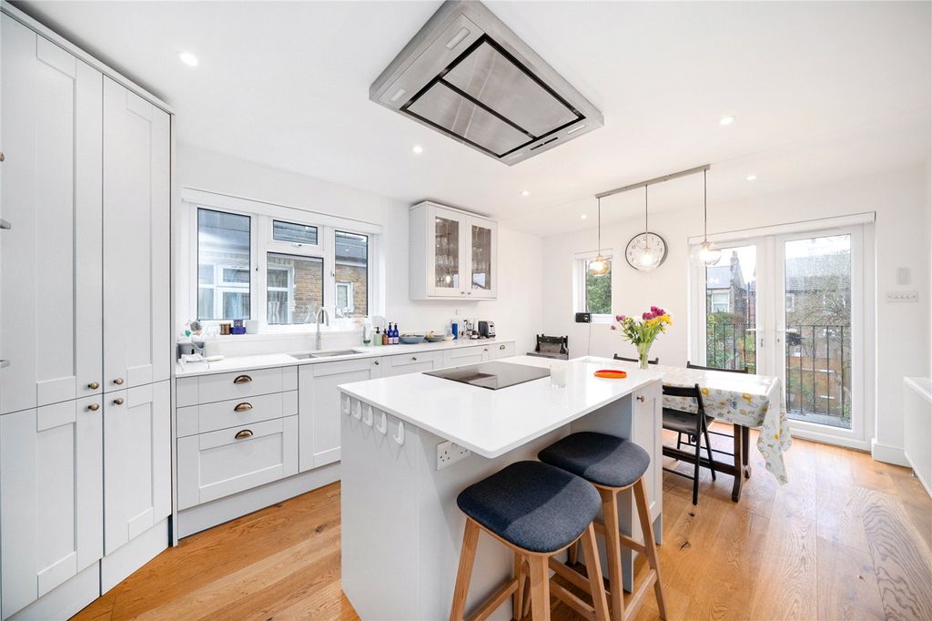 Property photo 2 of 15 Picture No. 10