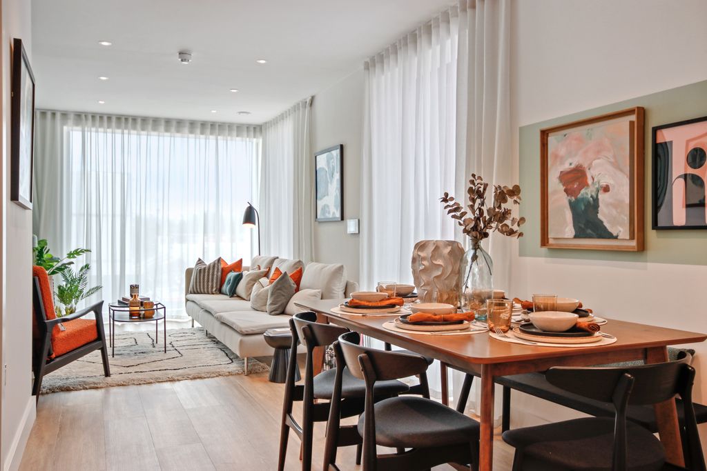 Property photo 2 of 21 Showhome