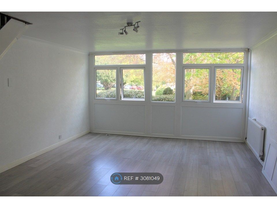 Property photo 3 of 19 Living Room