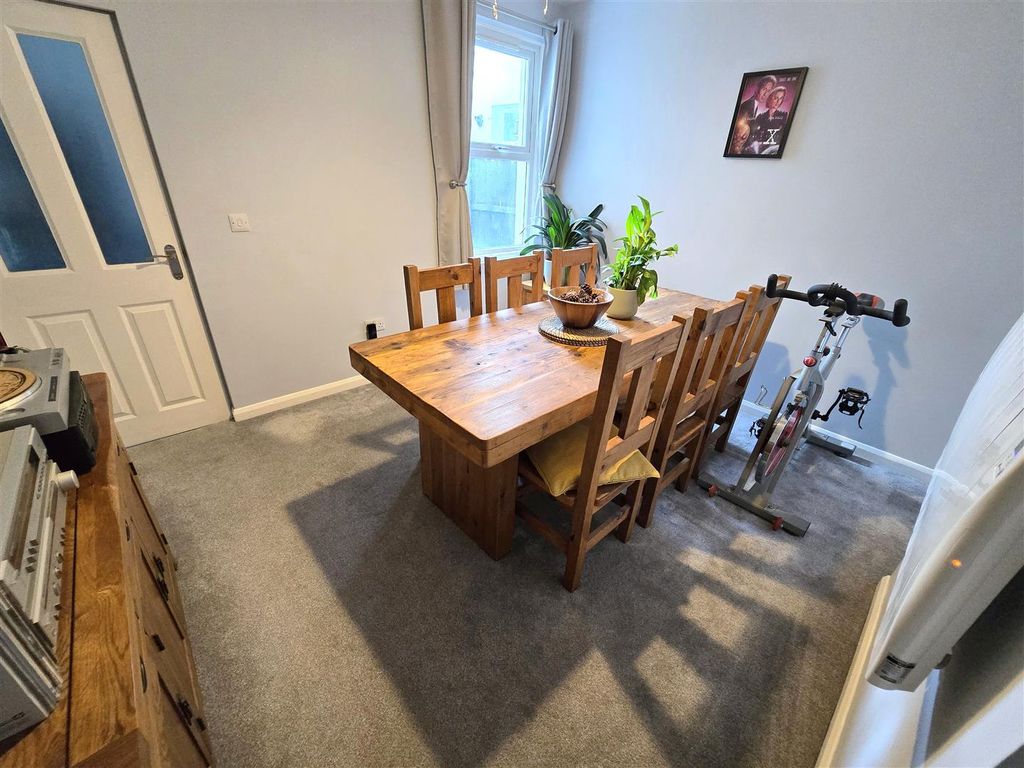Property photo 3 of 14 Dining Room
