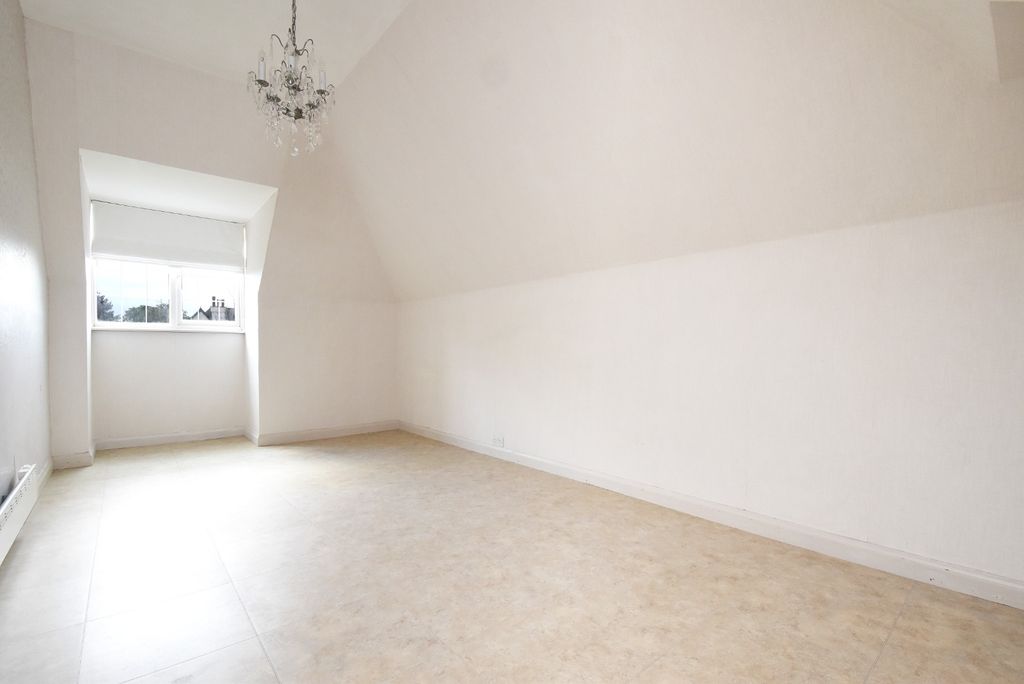 Property photo 3 of 11 5161532