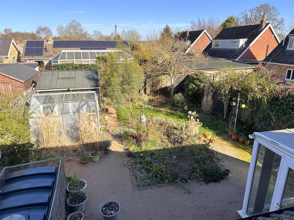 Property photo 3 of 22 Generous Rear Garden 711