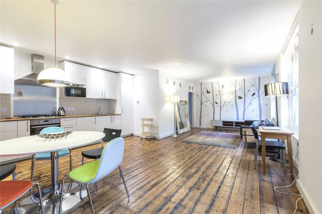 Property photo 3 of 8 Reception/Kitchen