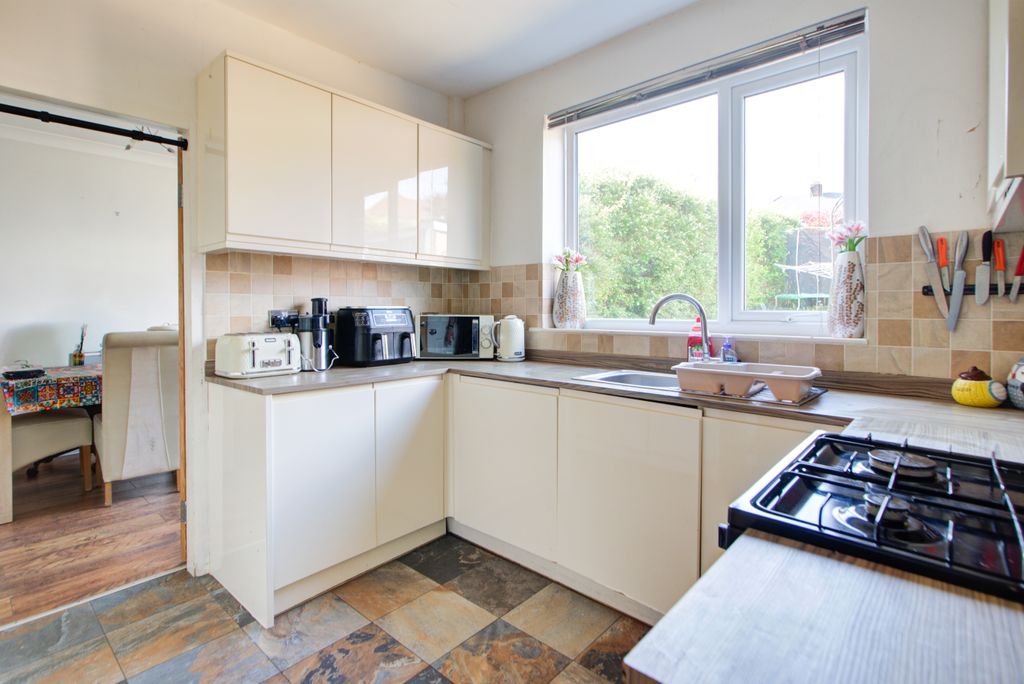 Property photo 3 of 21 22 Ashwood Road-3