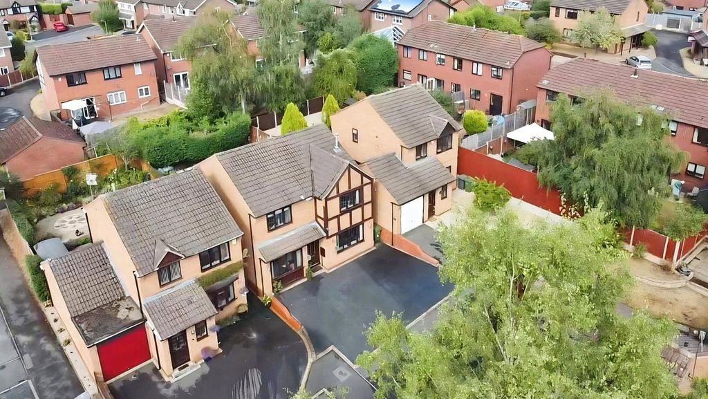 Property photo 2 of 32
