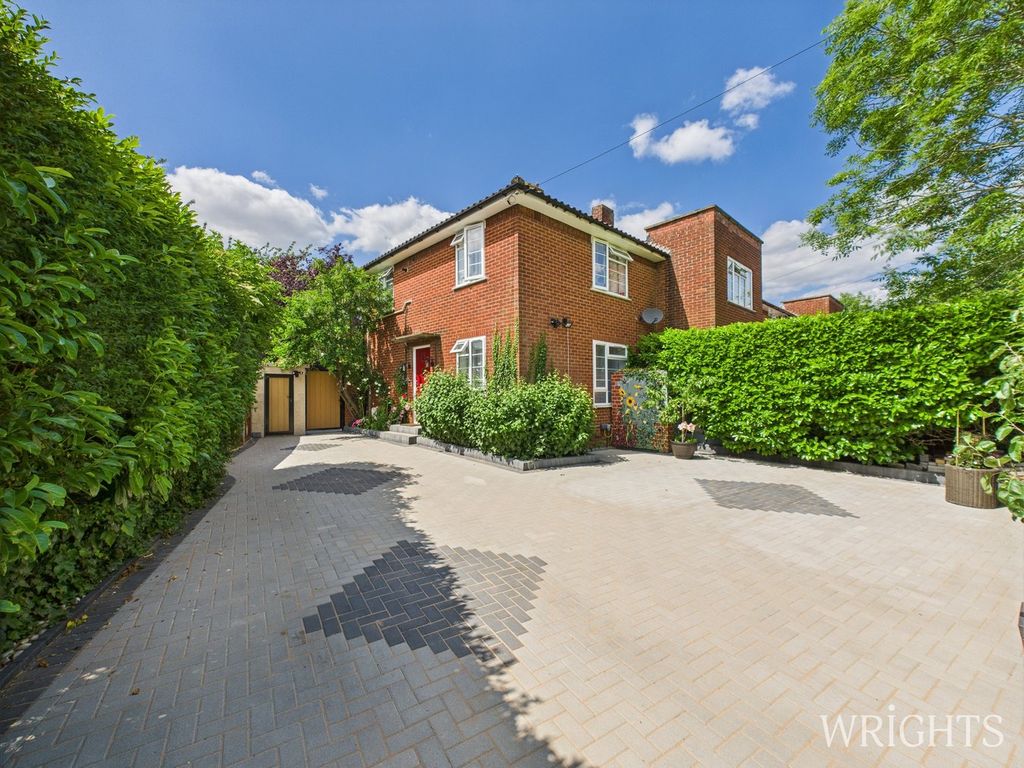 Property photo 3 of 25