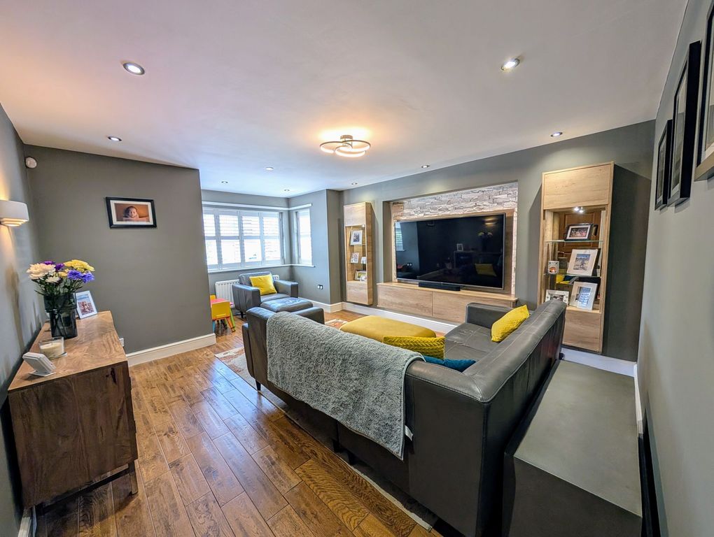 Property photo 2 of 41