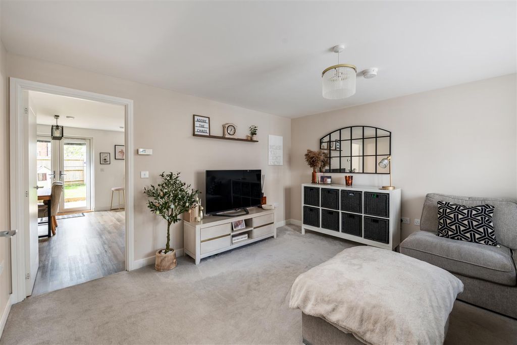 Property photo 2 of 17 68 Cornwall Avenue Internals-14.Jpg