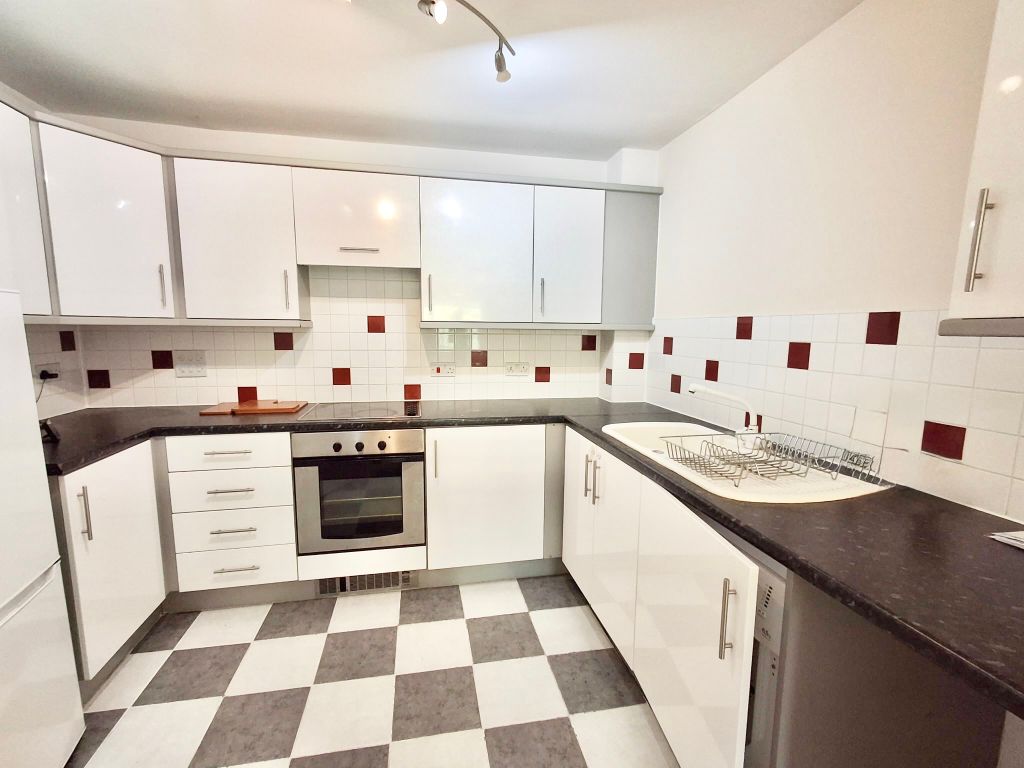 Property photo 2 of 7 Kitchen