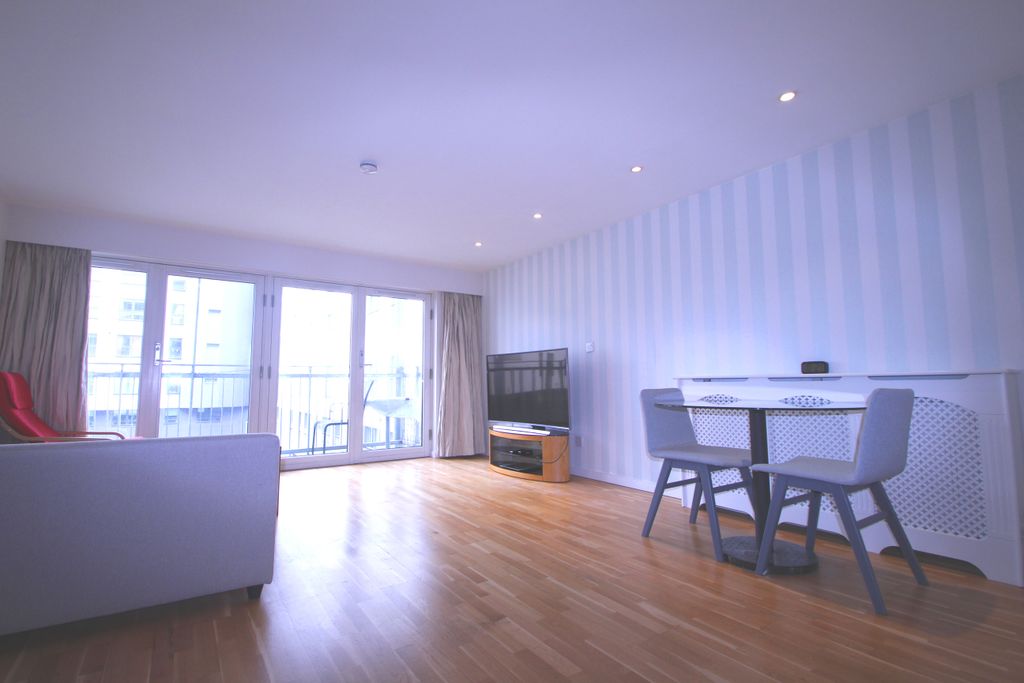 Property photo 2 of 16 Lounge