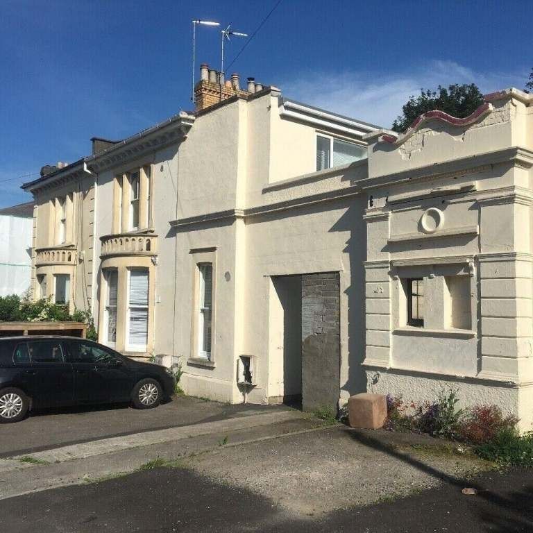 Property photo 1 of 6 Charming Period Property With Bright Exterior...