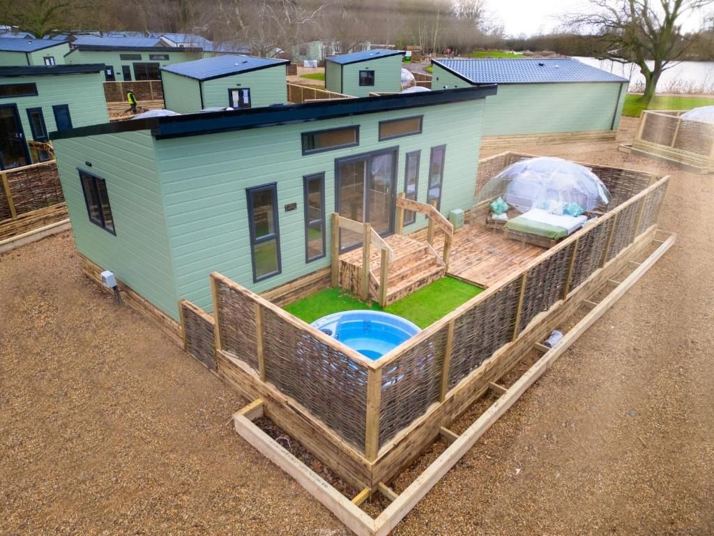 Property photo 1 of 33 Lux Oasis