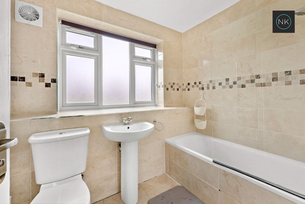 Property photo 3 of 18 4658873