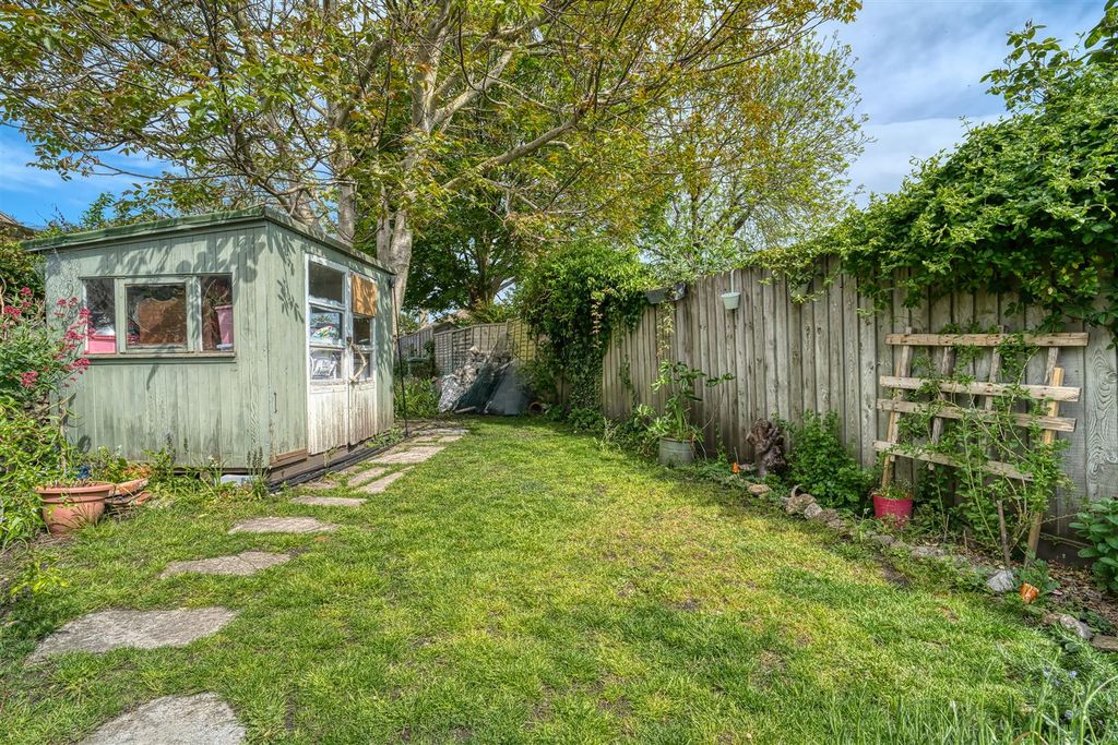 Property photo 3 of 9 Garden