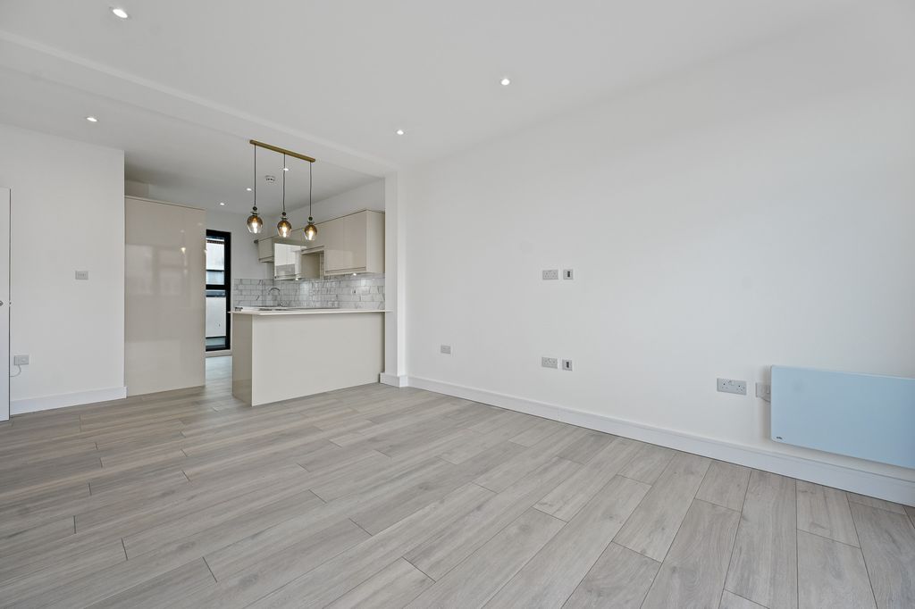 Property photo 1 of 8 Cs - Flat 6, 320 Station Road - 15 (1)