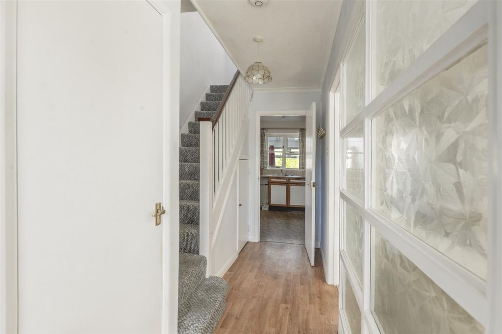 Property photo 3 of 16 2Cranleigh03.Jpg