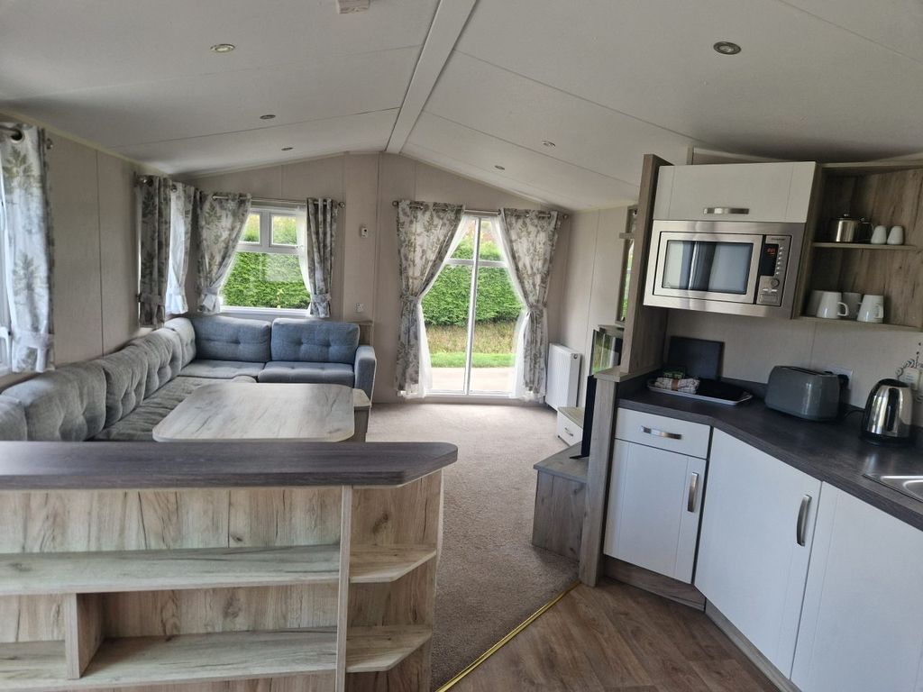 Property photo 3 of 8 20251010 143159