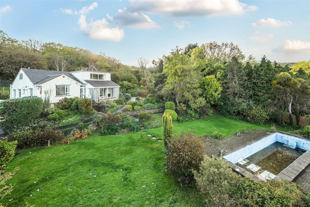 Property photo 1 of 24 The Quarry House, 39 Church Town, Backwell, North