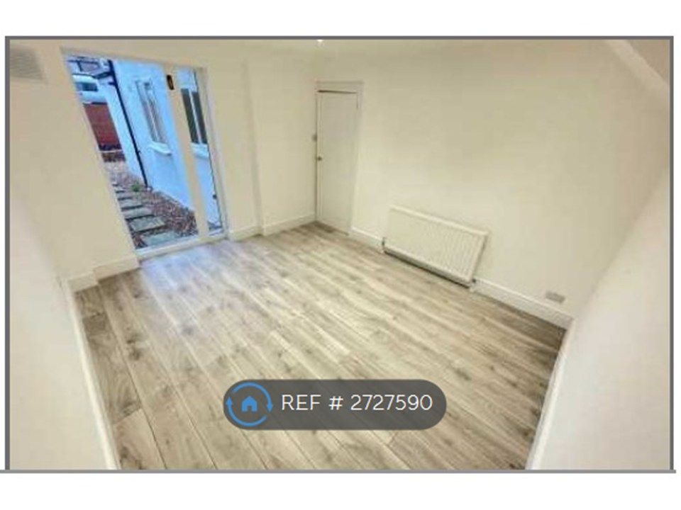 Property photo 2 of 5 Reception