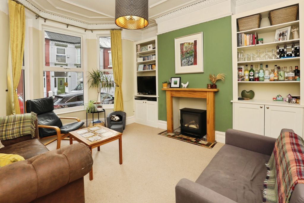 Property photo 2 of 15 Lounge