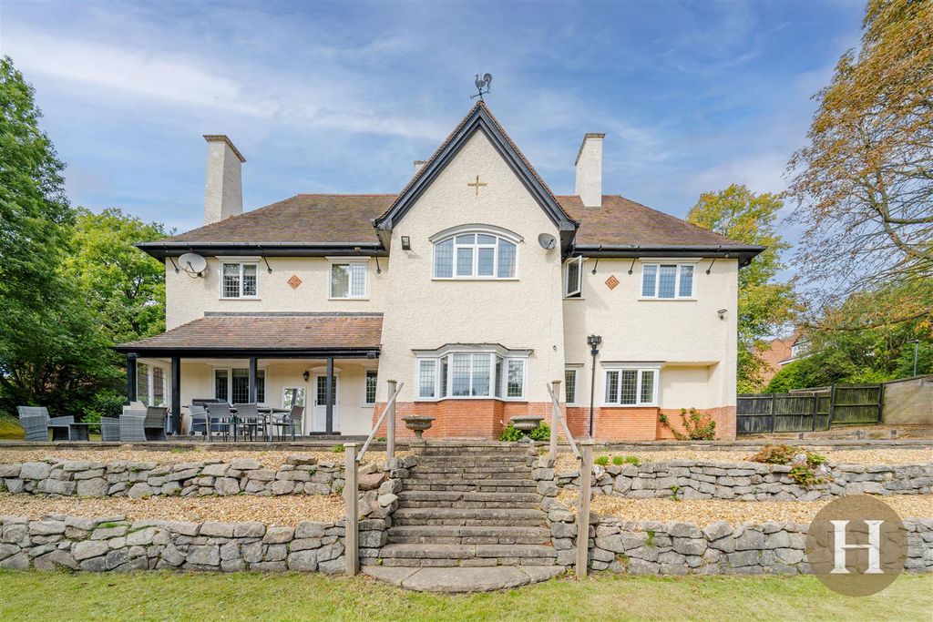 Property photo 3 of 64 Hadleigh Estate Agents-40.Jpg