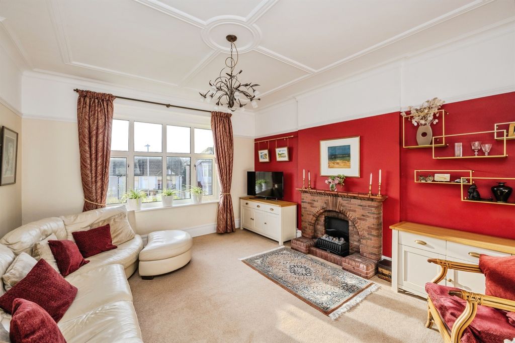 Property photo 3 of 28