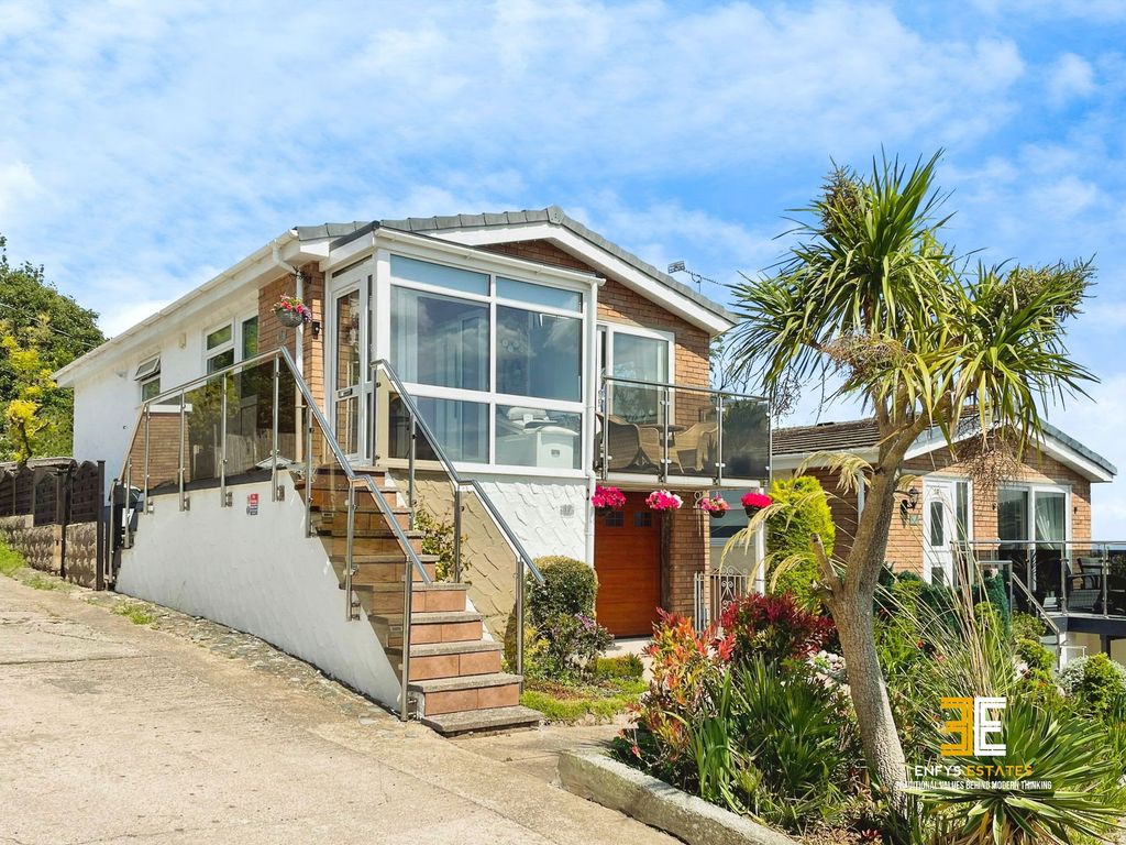 Property photo 1 of 42