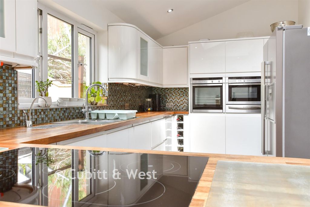 Property photo 3 of 19 Internal Lifestyle Photograph