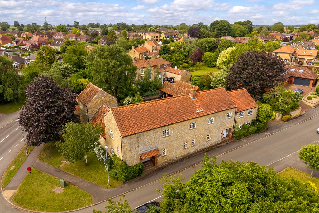 Property photo 1 of 33