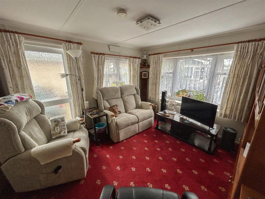 Property photo 2 of 13 Lounge