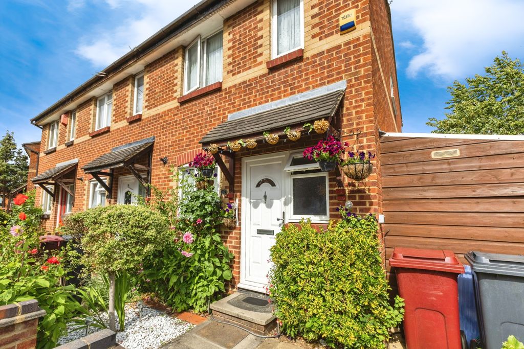 Property photo 2 of 21 Front Garden