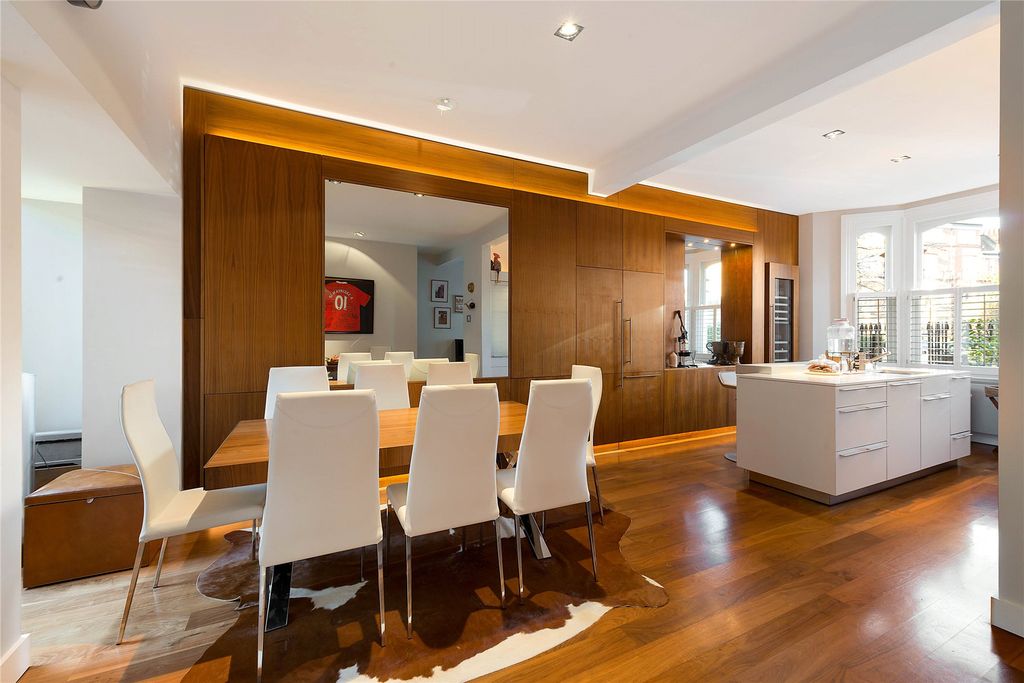 Property photo 3 of 12 Dining Area