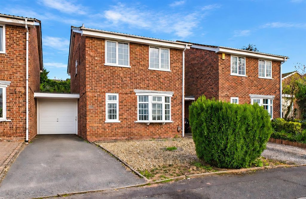Property photo 1 of 23 Hawthorn Cresent, Stapenhill (14).Jpg