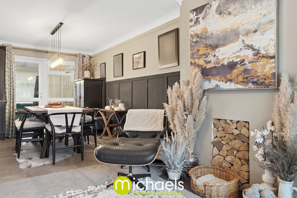 Property photo 3 of 28