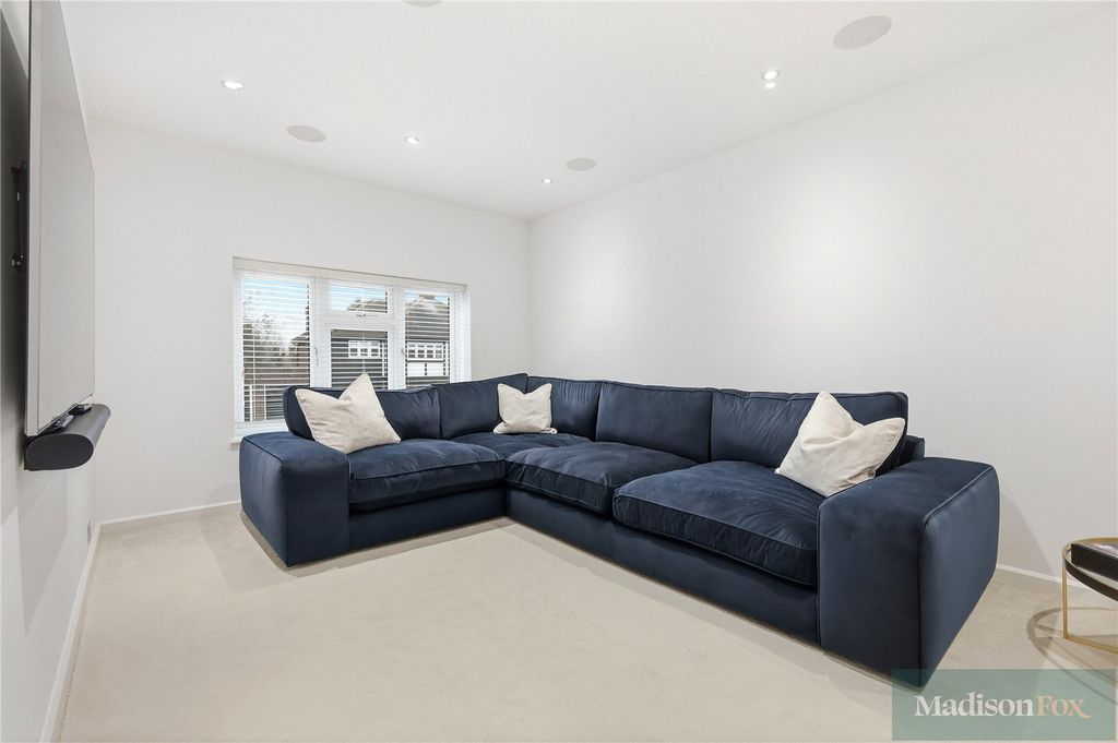 Property photo 3 of 46 Picture No. 20